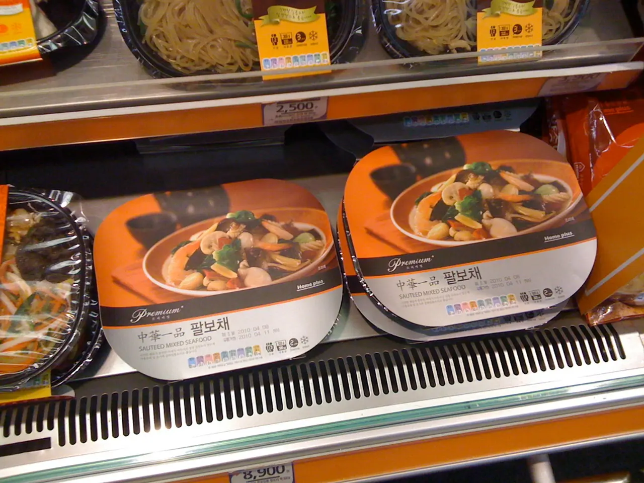 Decreasing egg prices coincide with bacon prices approaching their peak in the past year.