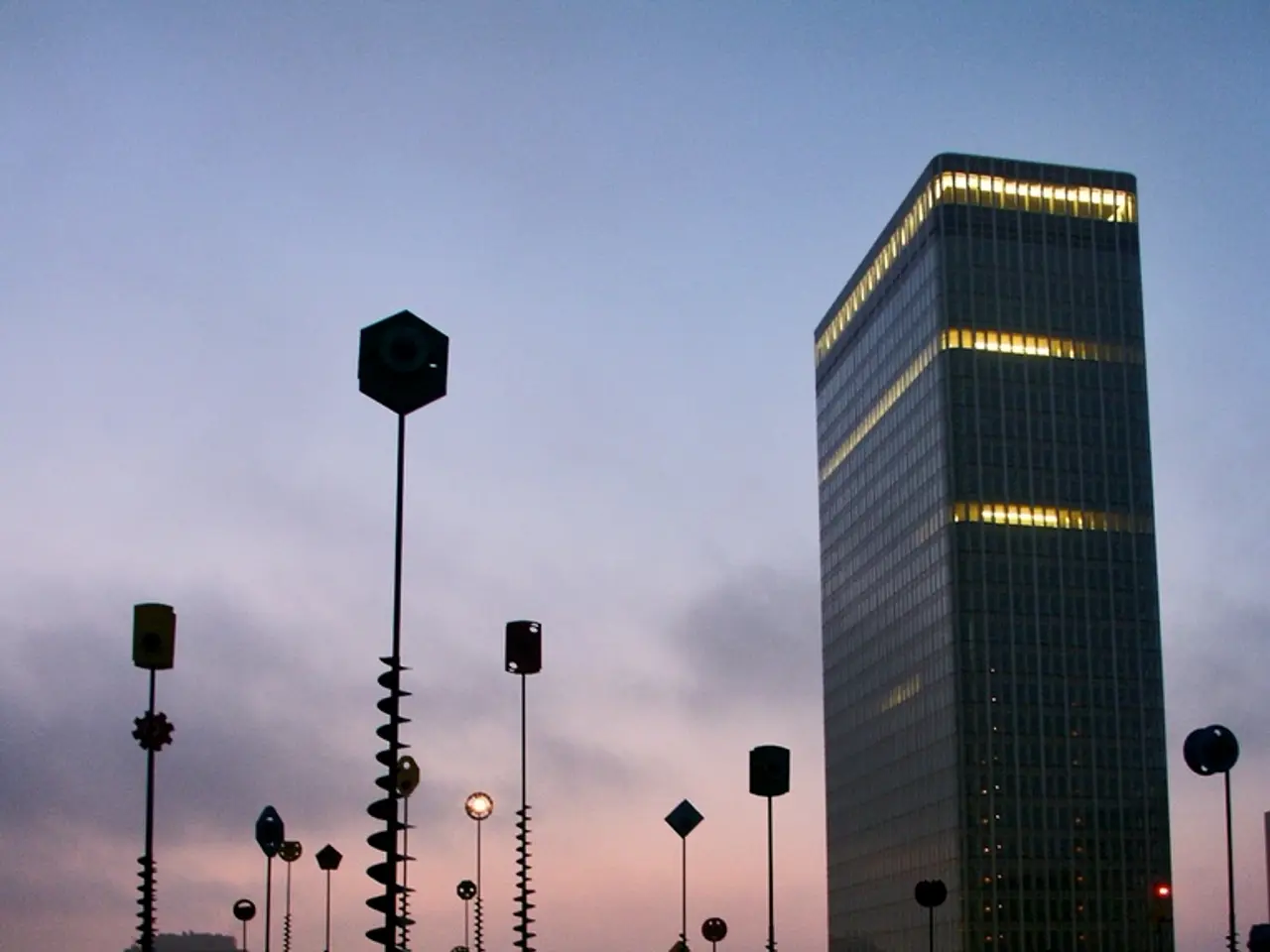 Financial Analyst Predicts Early Influx of Resources in Belarus Rather Than Russia