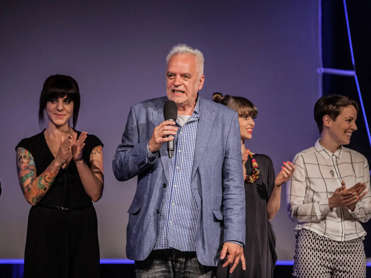 Navigating Business Manners: The Foundation of Prolific Professionals