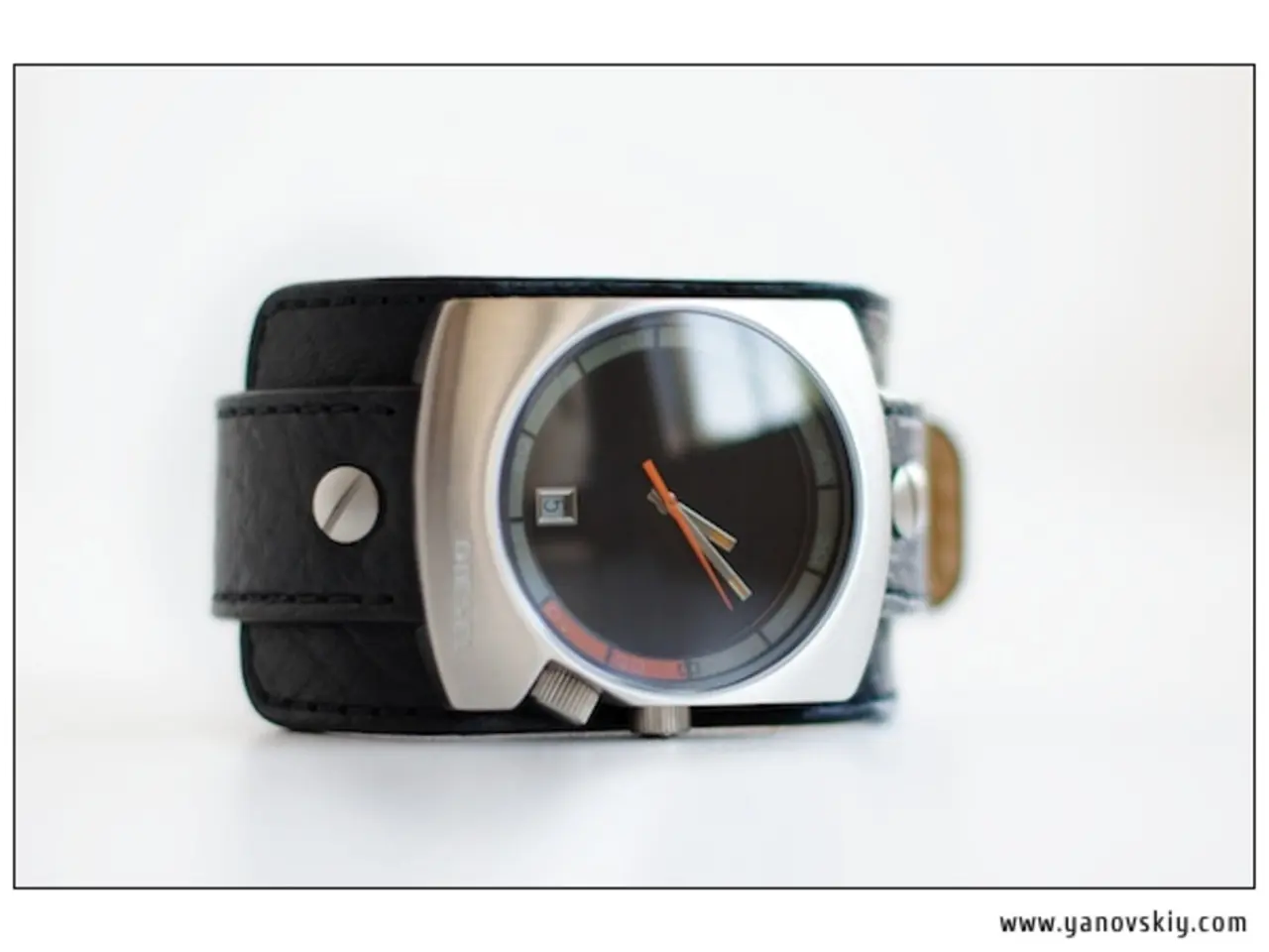 Work hours for employees are limited to a maximum of 30 hours per week in a part-time capacity.