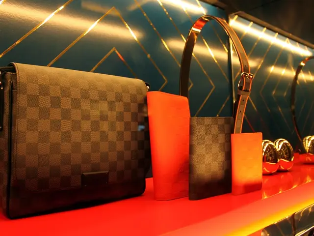 Unacceptable Financial Practices That Erode Trust in Individuals