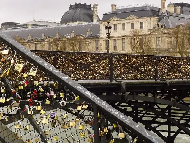 Thames River: Maintenance of Lock Safety Operations
