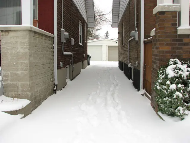 Optimal House Purchasing Timing: A Property Expert's Guidance