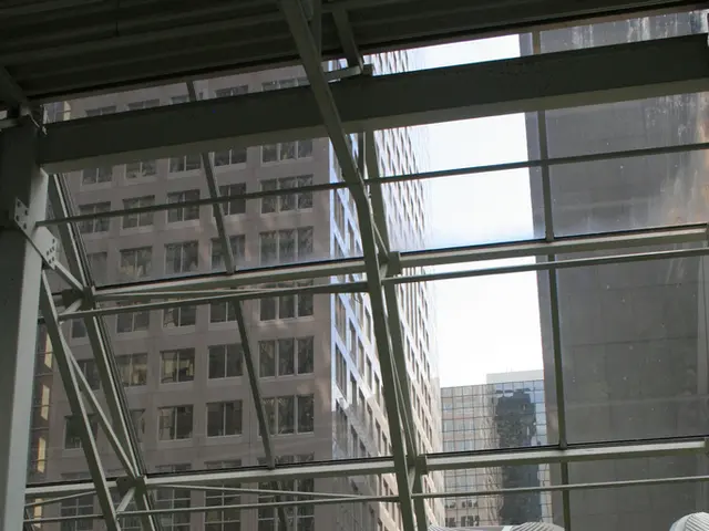 Macerich's Q2 profits fall short, revenue surpasses expectations, occupancy rates decrease