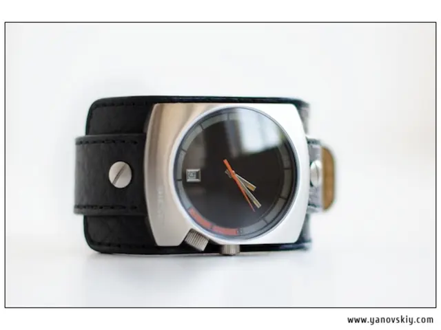 Work hours for employees are limited to a maximum of 30 hours per week in a part-time capacity.