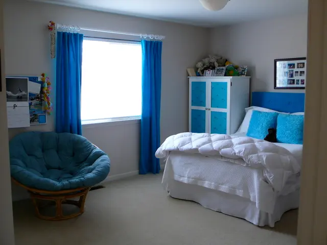 Civil Servants' Status Up for Discussion by Taxpayers' Association