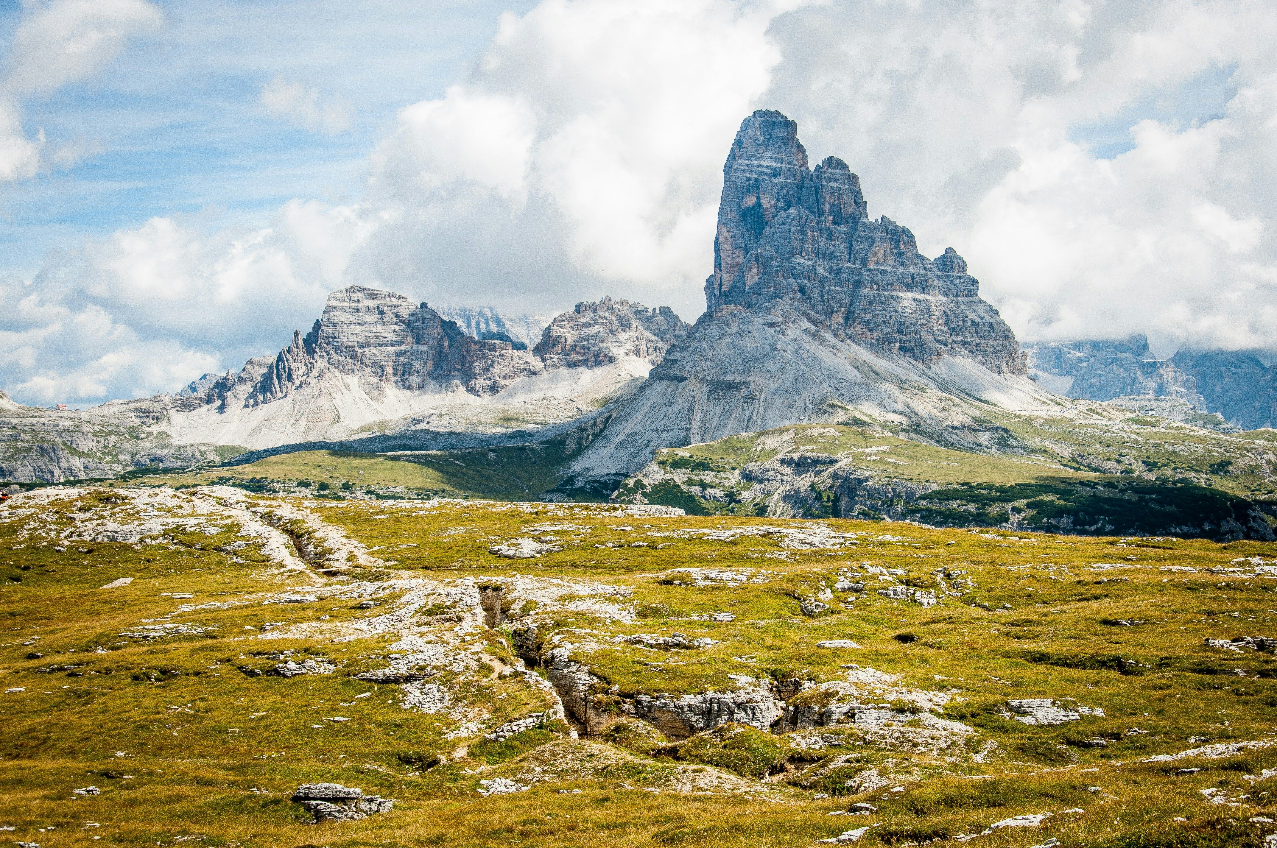 Despite a drop in returns this year, Livret A still tops the list of popular investments. Even though numerous savers have maxed out their 22,950 euro limit, they can simple extend it using a nearly identical product.